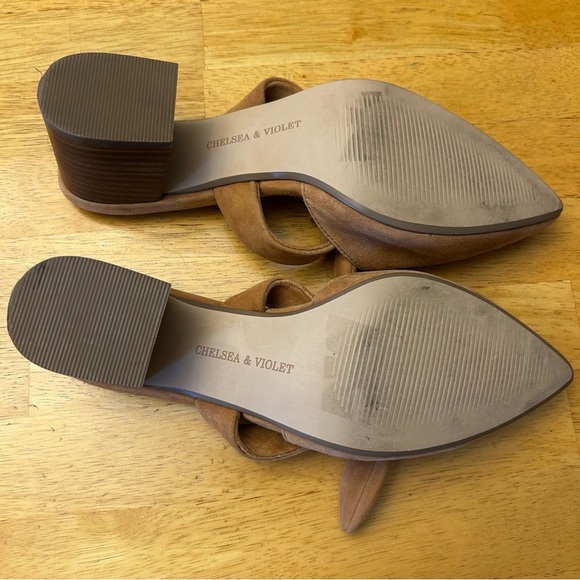 CHELSEA & VIOLET Molly Women's Suede Block Heel Mules - Picture 9 of 12